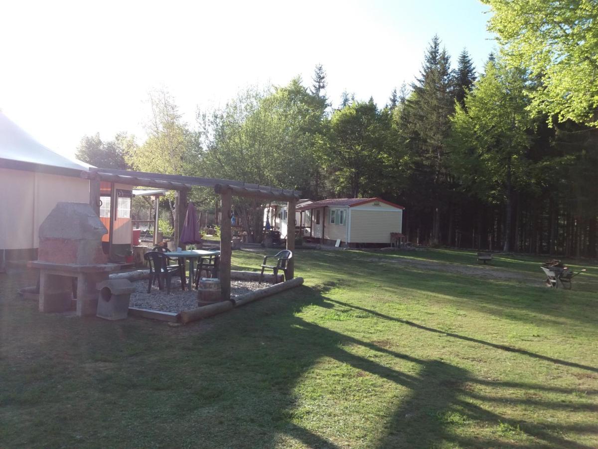 Le Sous Bois De Jade Chemin De Stevenson Gr 70 Hotel Chasserades ภายนอก รูปภาพ