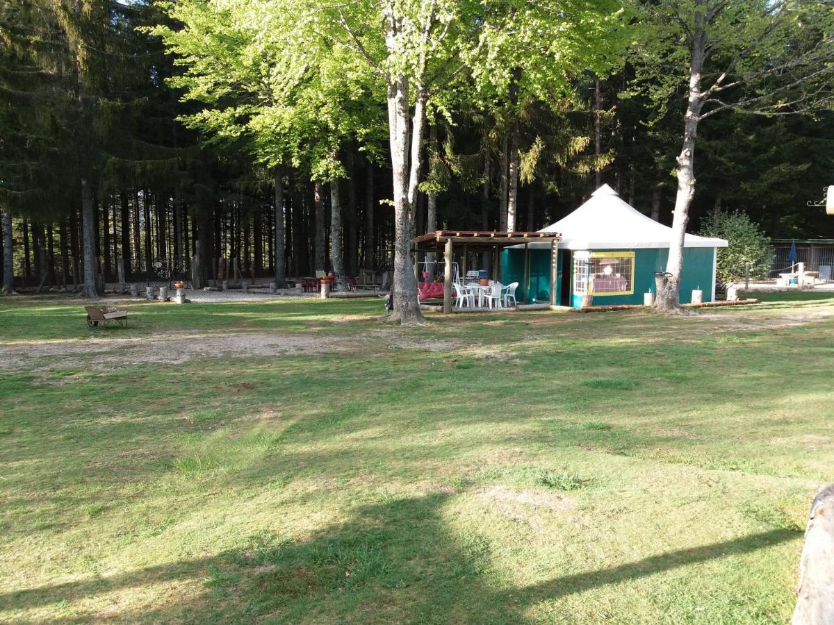 Le Sous Bois De Jade Chemin De Stevenson Gr 70 Hotel Chasserades ภายนอก รูปภาพ